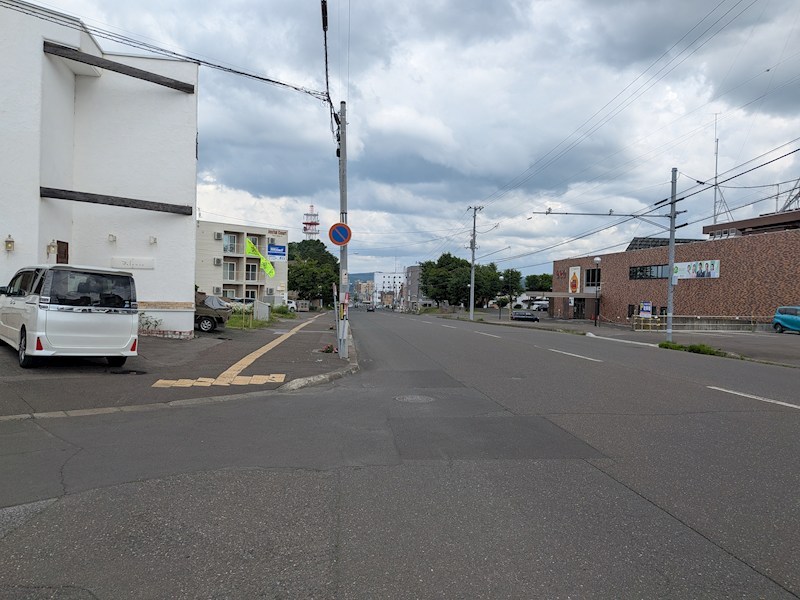 北斗町３丁目２０２番　店舗付戸建 現地写真（前面道路含む現地写真）