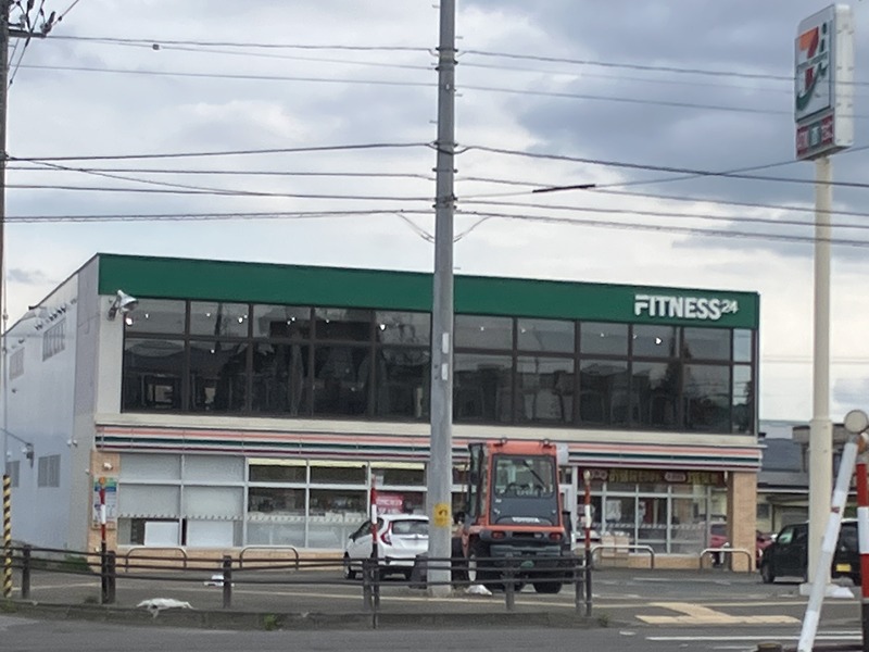 北斗町３丁目２０２番　店舗付戸建 コンビニ