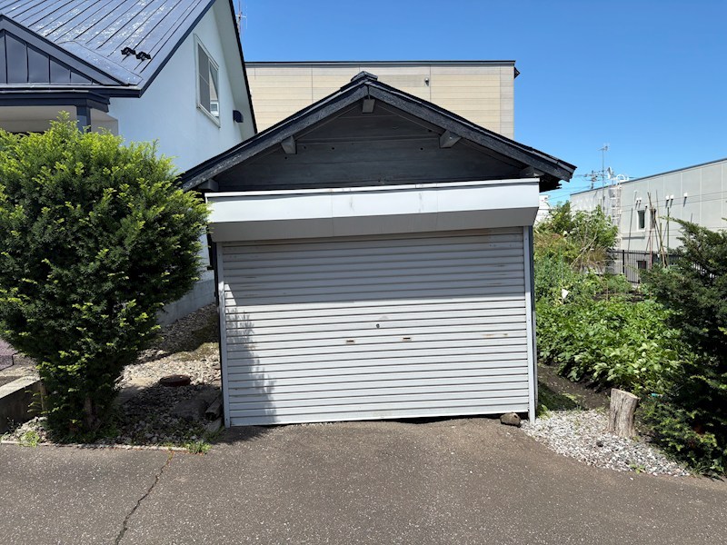 高砂町６番　戸建て 現地写真（駐車場）