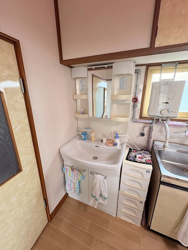 中央三輪３丁目５３０番　戸建て 内観写真（洗面台・洗面所）
