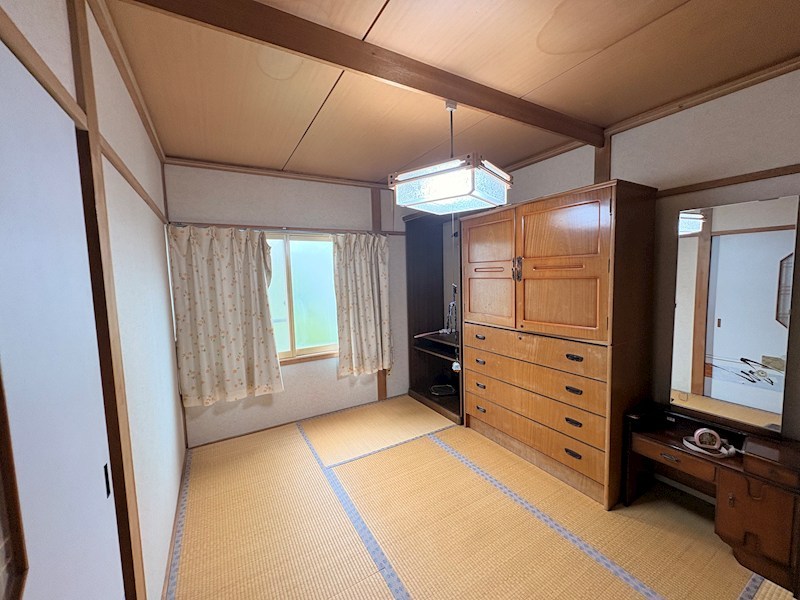中央三輪３丁目５３０番　戸建て 内観写真（リビング以外の居室）