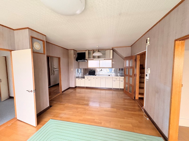高栄東町3丁目174番　戸建て 内観写真（リビング）