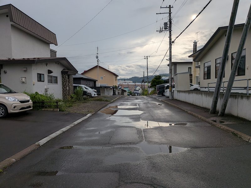 美山町南３丁目１４番　戸建て 現地写真（前面道路含む現地写真）