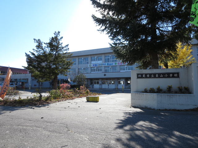 美山町南３丁目１４番　戸建て 小学校