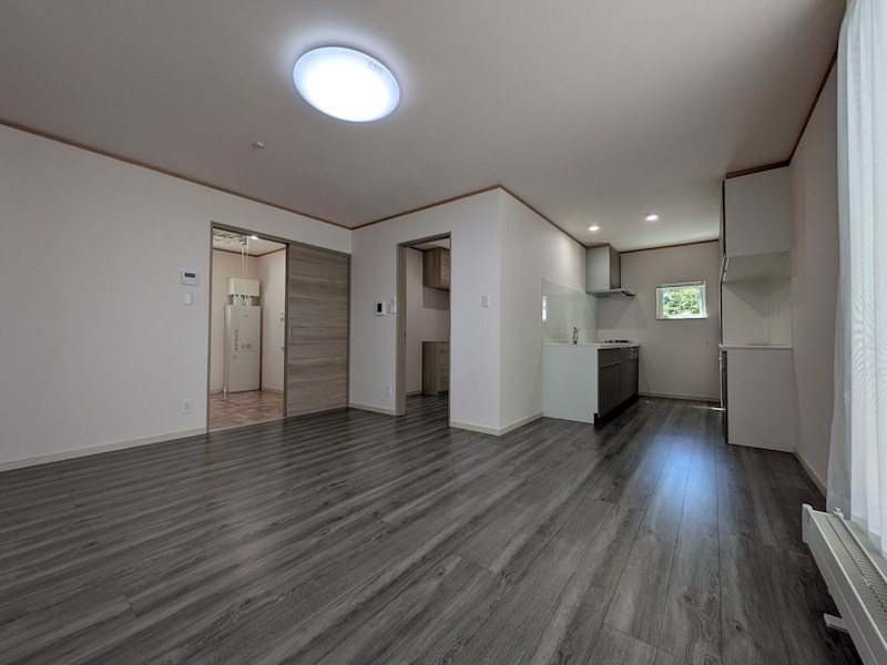 美芳町９丁目２番　戸建て 内観写真（リビング）