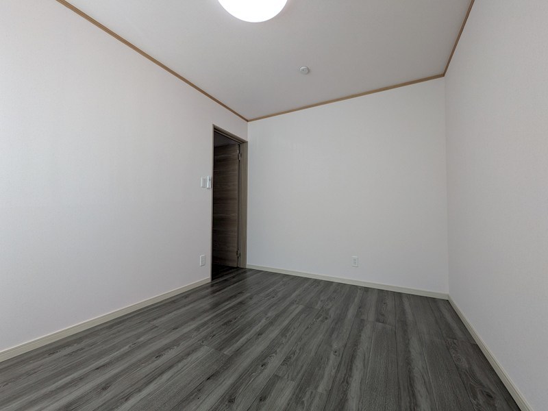 美芳町９丁目２番　戸建て 内観写真（リビング以外の居室）