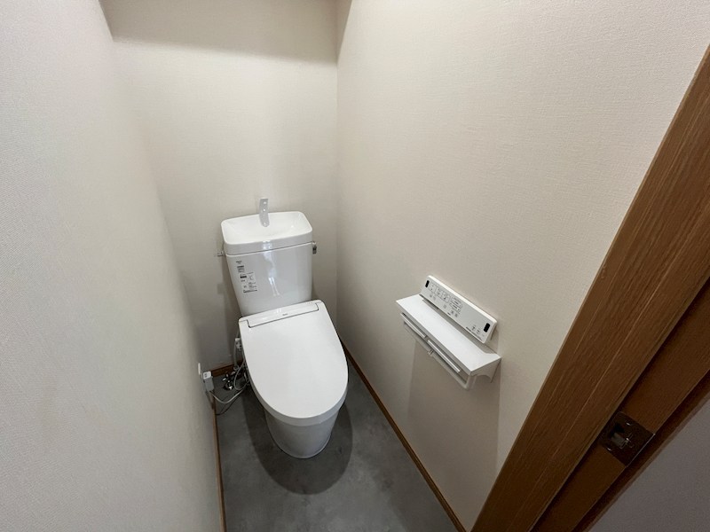 高栄東町４丁目１６１番　戸建て 内観写真（トイレ）