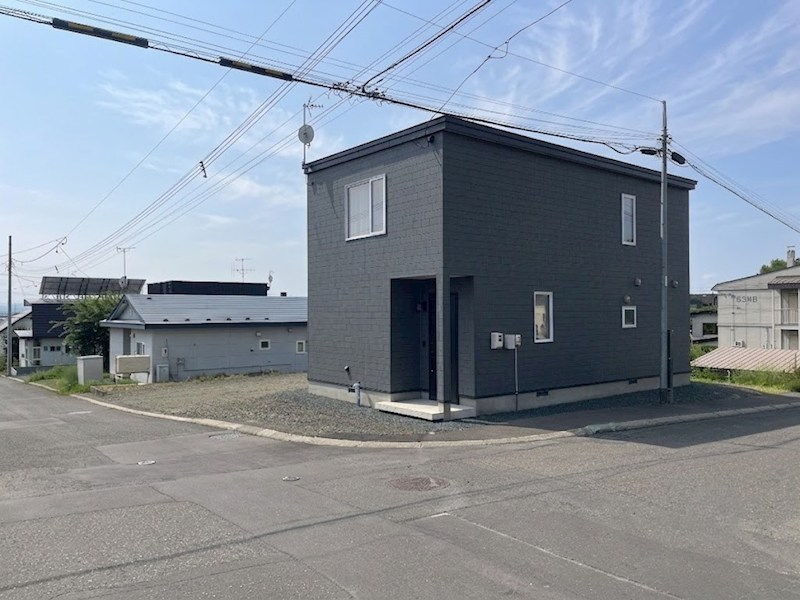 高栄東町４丁目１６１番　戸建て 現地写真（前面道路含む現地写真）