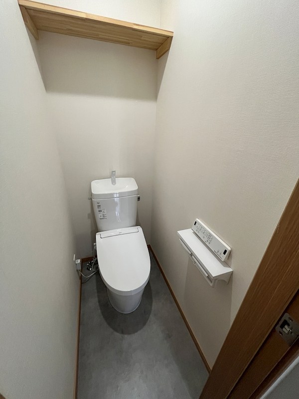 高栄東町４丁目１６１番　戸建て 内観写真（トイレ）