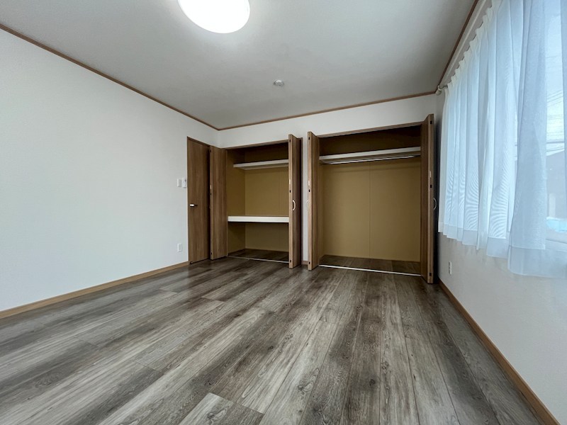 高栄東町４丁目１６１番　戸建て 内観写真（収納）
