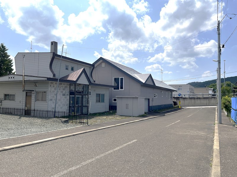美山町南９丁目３６番　土地 現地写真（前面道路含む現地写真）