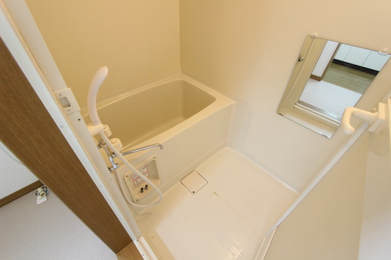 高栄東町１丁目１５０番　共同住宅 内観写真（浴室）