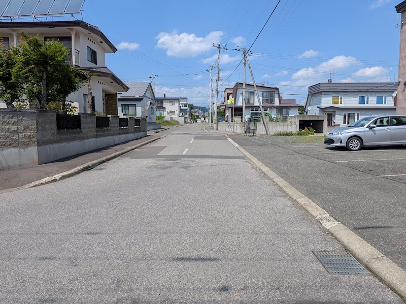 高栄東町１丁目１５０番　共同住宅 現地写真（前面道路含む現地写真）