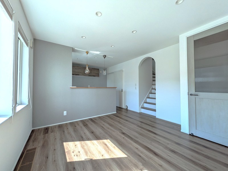 山下町４丁目１番　戸建て 内観写真（リビング）