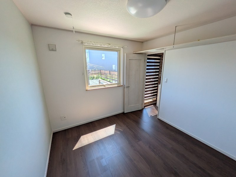 中ノ島町４丁目２番　戸建て 内観写真（リビング以外の居室）