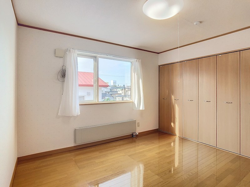 泉町４丁目１６７番　戸建て 内観写真（リビング以外の居室）