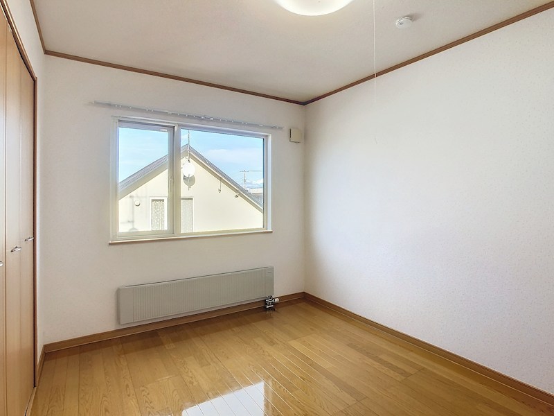 泉町４丁目１６７番　戸建て 内観写真（リビング以外の居室）