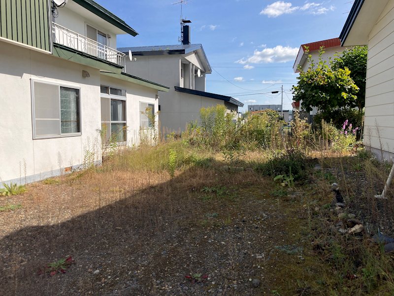 並木町５４６番　戸建て 現地写真（駐車場）