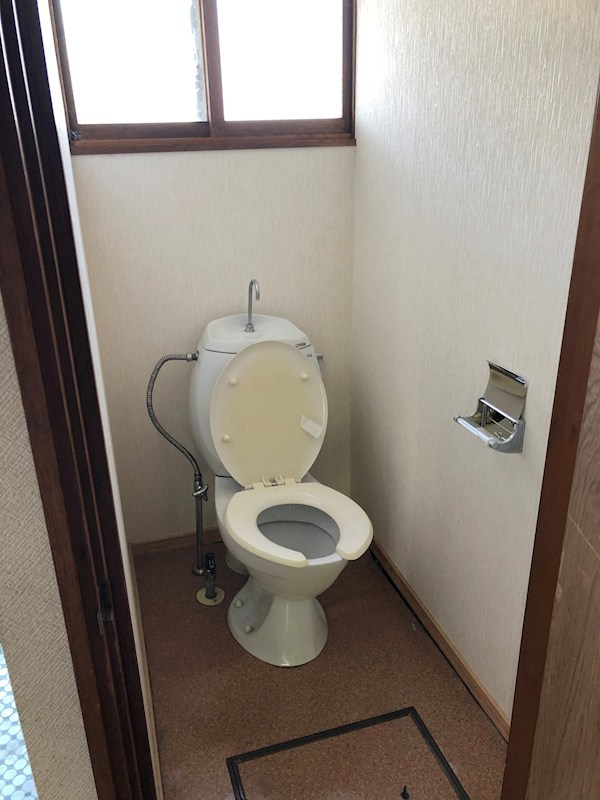 高栄東町２丁目１５３番　戸建て 内観写真（トイレ）