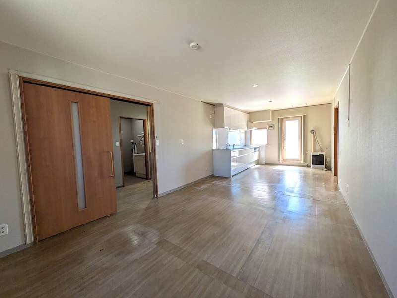 美芳町６丁目５番　戸建て 内観写真（リビング）