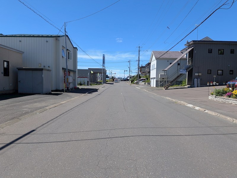 美芳町６丁目５番　戸建て 現地写真（前面道路含む現地写真）