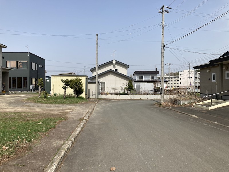 東陵町１３５番　土地 現地写真（前面道路含む現地写真）