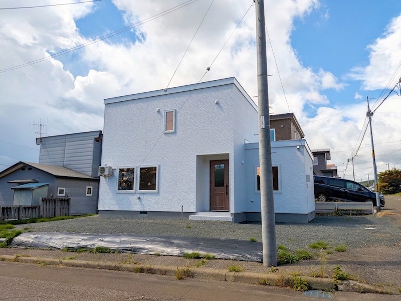 花月町１１番　戸建て 現地写真（駐車場）