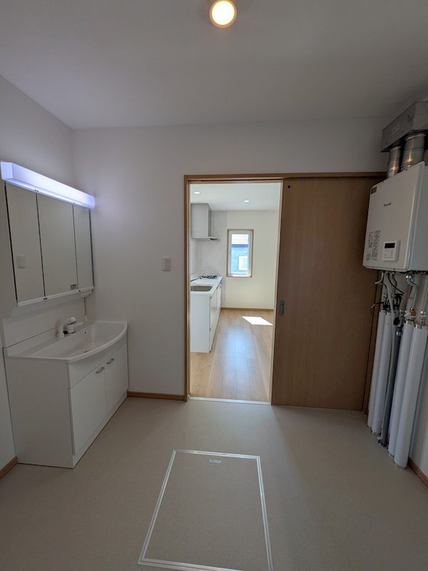 花月町１１番　戸建て 内観写真（洗面台・洗面所）