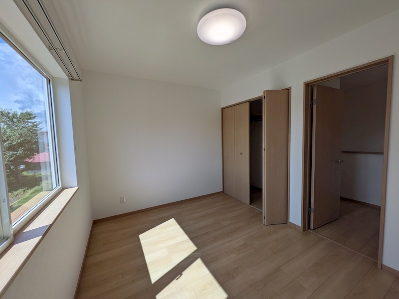 花月町１１番　戸建て 内観写真（リビング以外の居室）