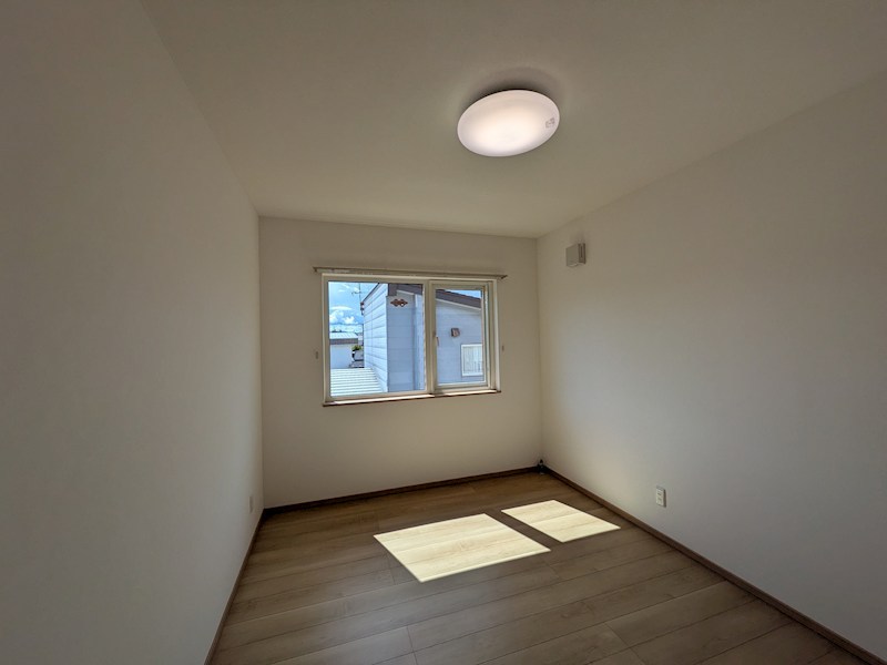 花月町１１番　戸建て 内観写真（リビング以外の居室）