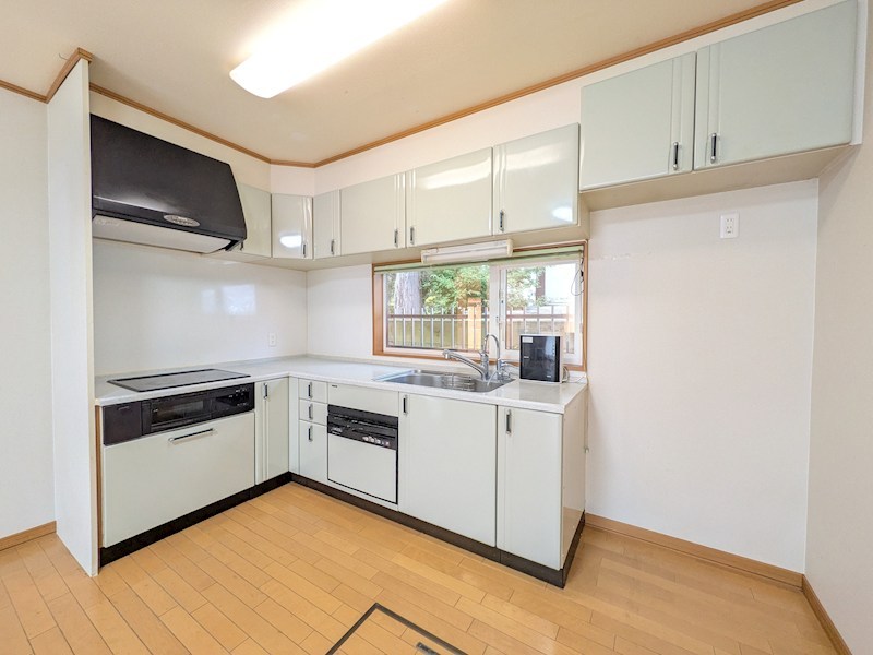 美芳町６丁目１番　戸建て 内観写真（キッチン）