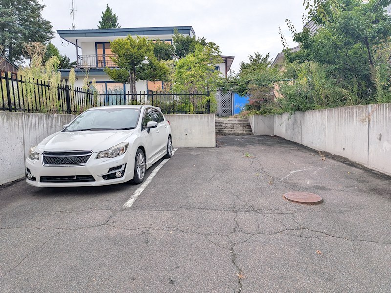 美芳町６丁目１番　戸建て 現地写真（駐車場）