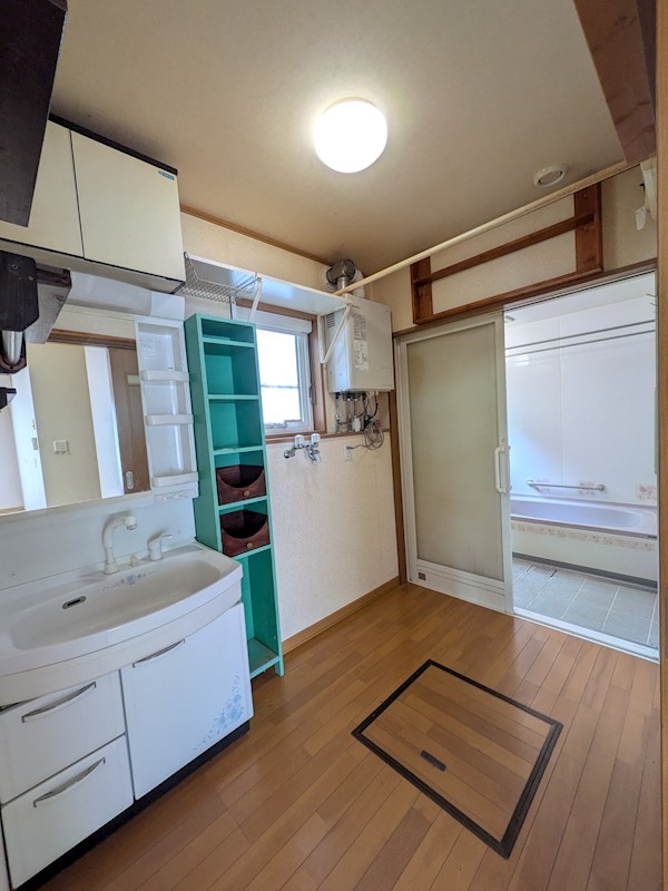 美芳町６丁目１番　戸建て 内観写真（洗面台・洗面所）
