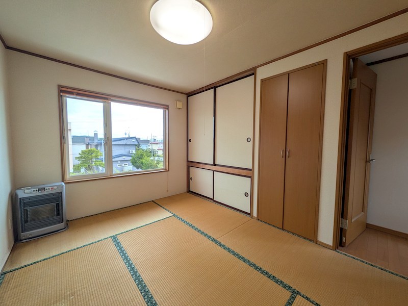 美芳町６丁目１番　戸建て 内観写真（リビング以外の居室）