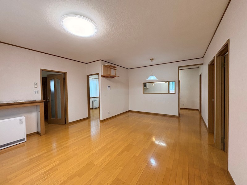 大正１２７番　戸建て 内観写真（リビング）