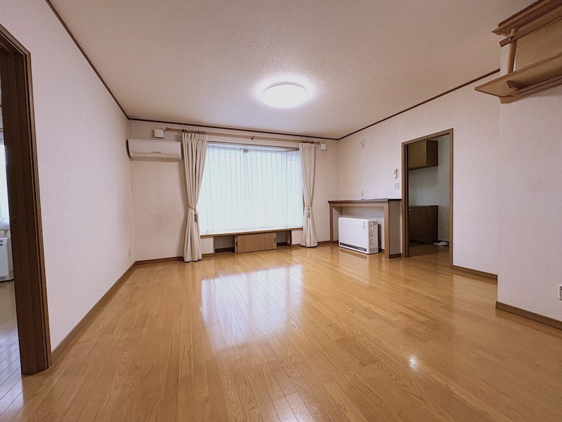 大正１２７番　戸建て 内観写真（リビング）