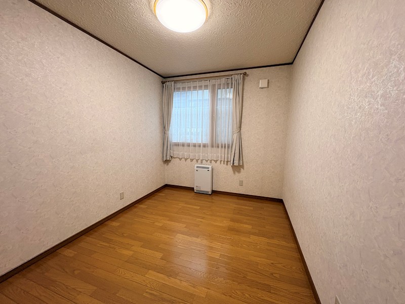 大正１２７番　戸建て 内観写真（リビング以外の居室）