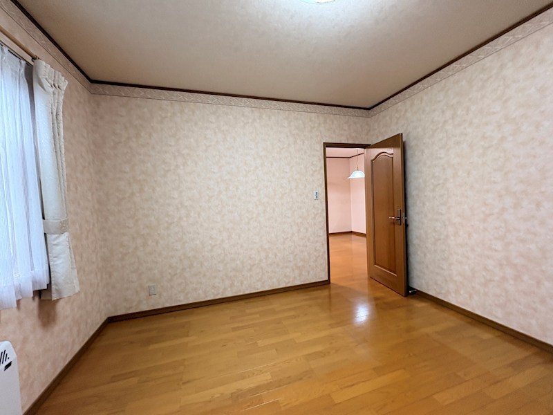 大正１２７番　戸建て 内観写真（リビング以外の居室）
