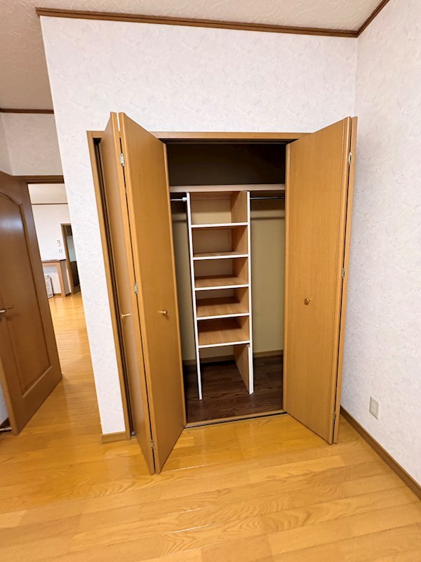 大正１２７番　戸建て 内観写真（収納）