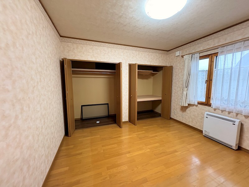 大正１２７番　戸建て 内観写真（収納）