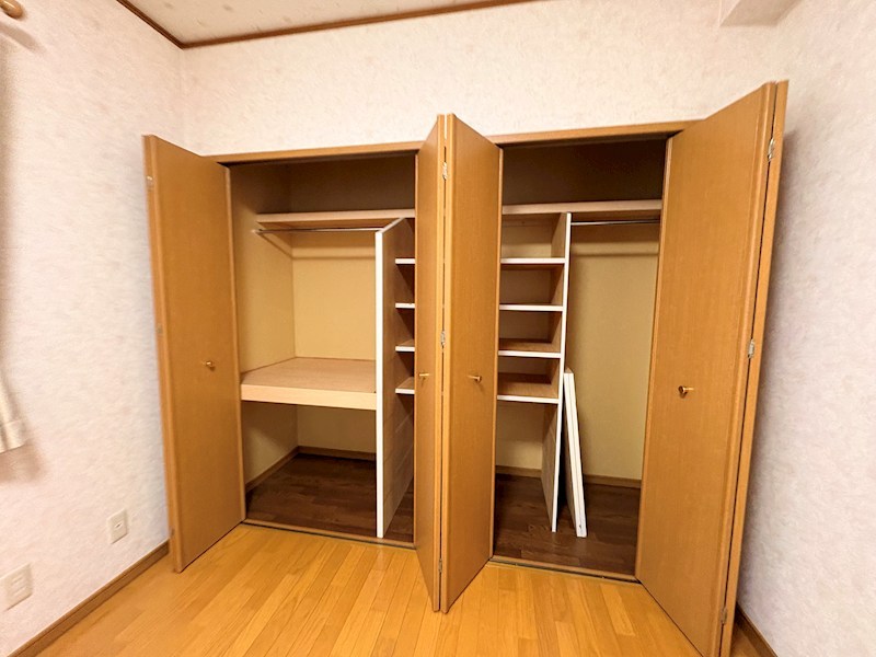 大正１２７番　戸建て 内観写真（収納）