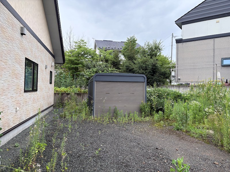 東陵町１７０番　戸建て 現地写真（庭）