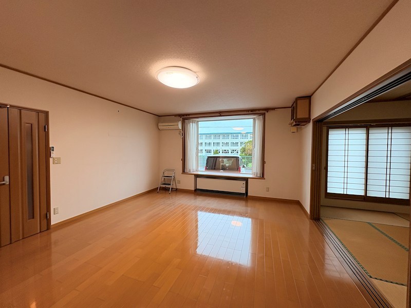 東陵町１７０番　戸建て 内観写真（リビング）