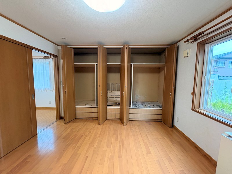 東陵町１７０番　戸建て 内観写真（収納）