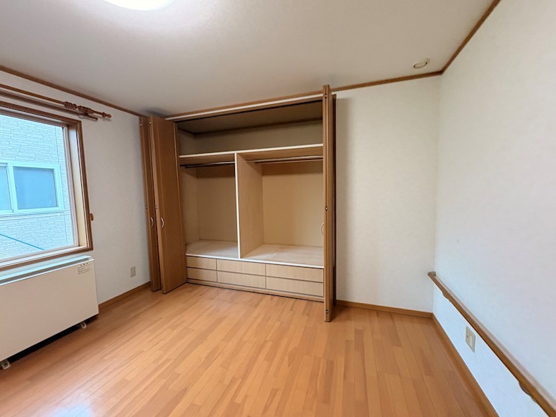 東陵町１７０番　戸建て 内観写真（収納）