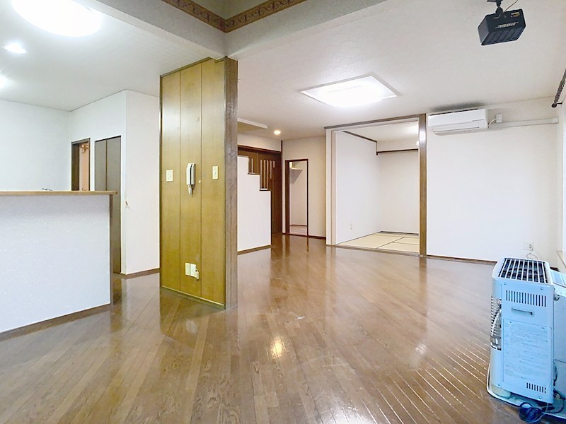 無加川町４２９番　戸建て 内観写真（リビング）