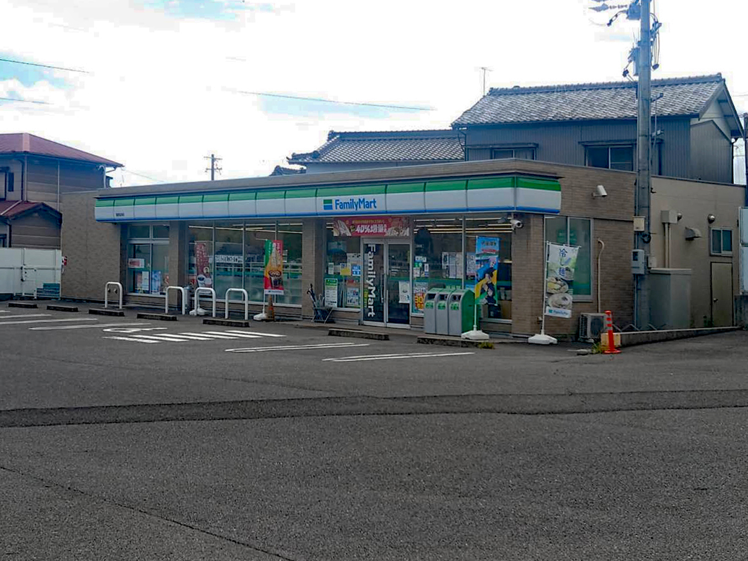 愛知県蒲郡市西迫町馬乗15番地 コンビニ