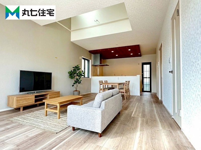 愛知県蒲郡市豊岡町薮田 内観写真（リビング）