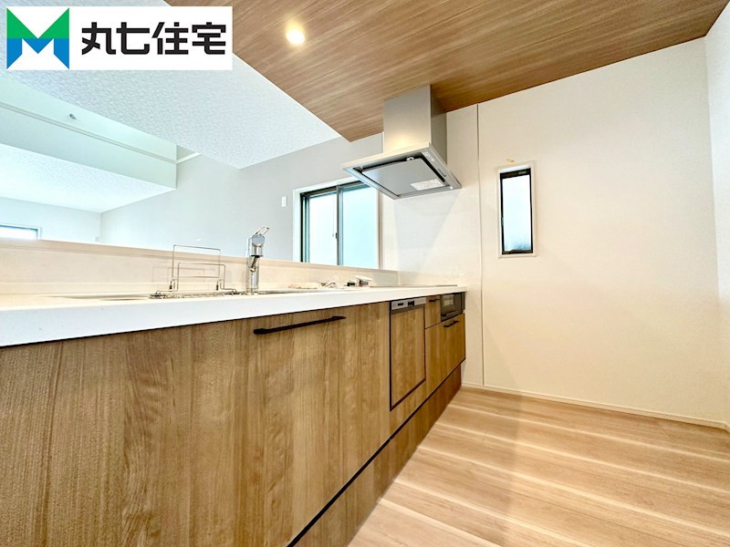 愛知県蒲郡市豊岡町薮田 内観写真（キッチン）