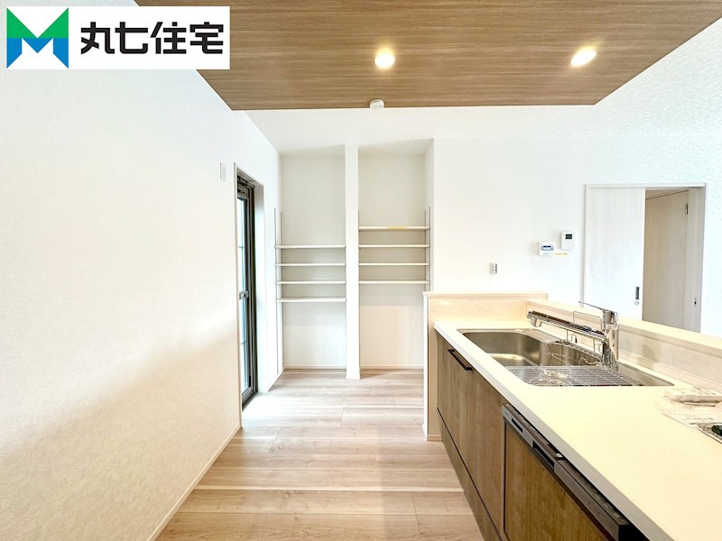 愛知県蒲郡市豊岡町薮田 内観写真（キッチン）